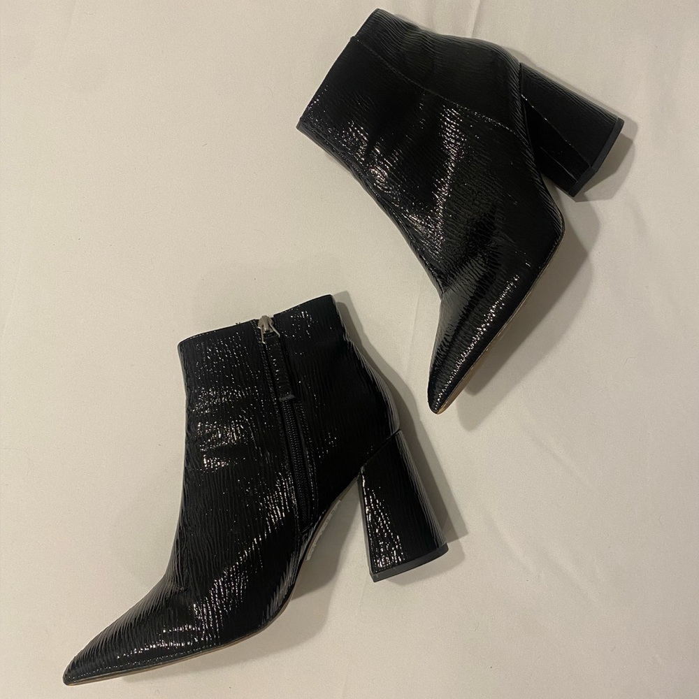 BLACK FAUX LEATHER BOOTS♠️